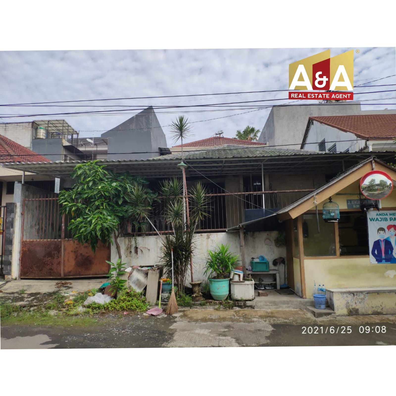 DIJUAL RUMAH STRATEGIS HITUNG TANAH DI SURABAYA BARAT - Image 1
