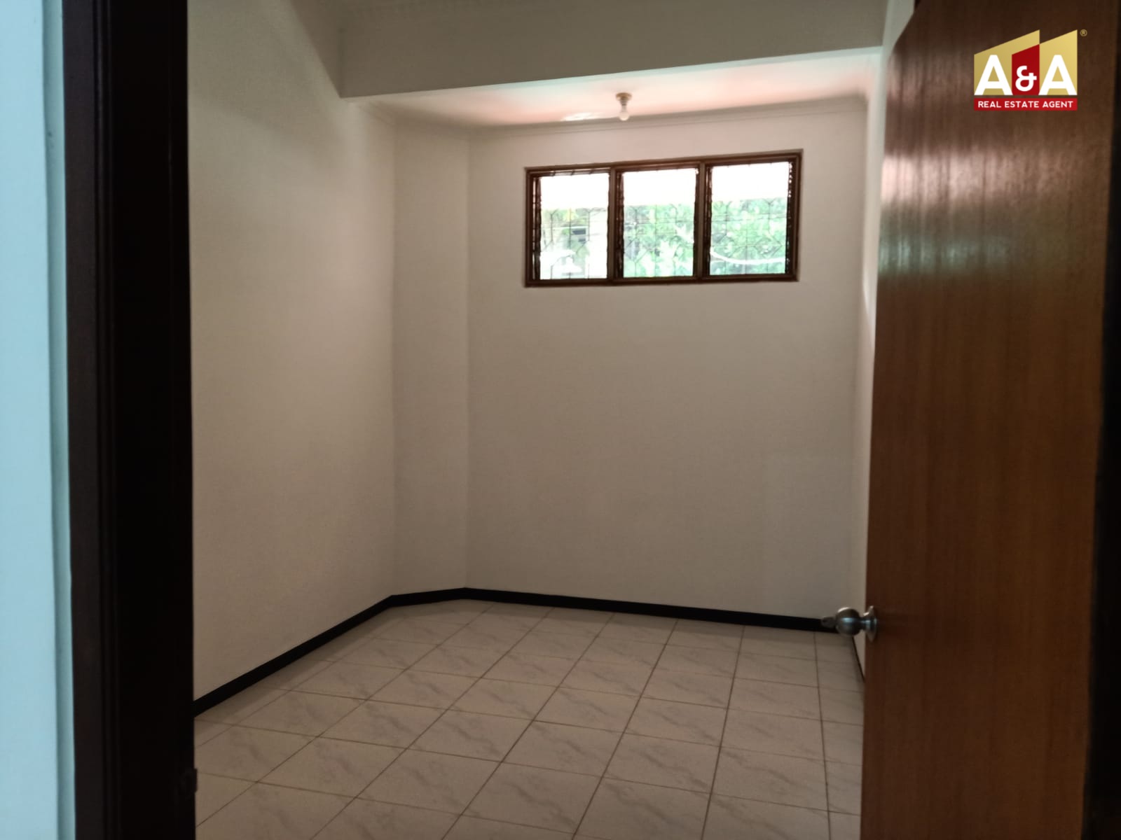DIJUAL/DISEWAKAN RUMAH WILAYAH SURABAYA SELATAN - Thumbnail 4