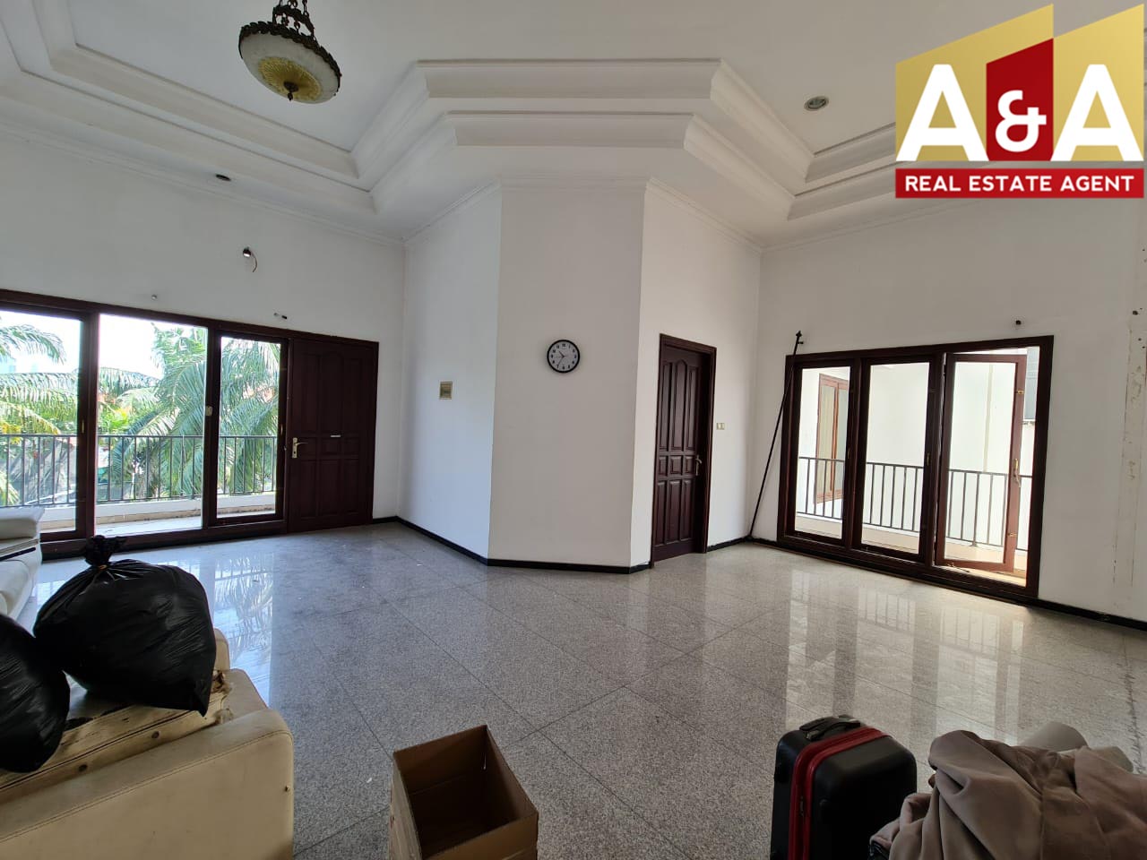 Disewakan Rumah Citraland, Interasional Village 1 Surabaya Barat - Image 1