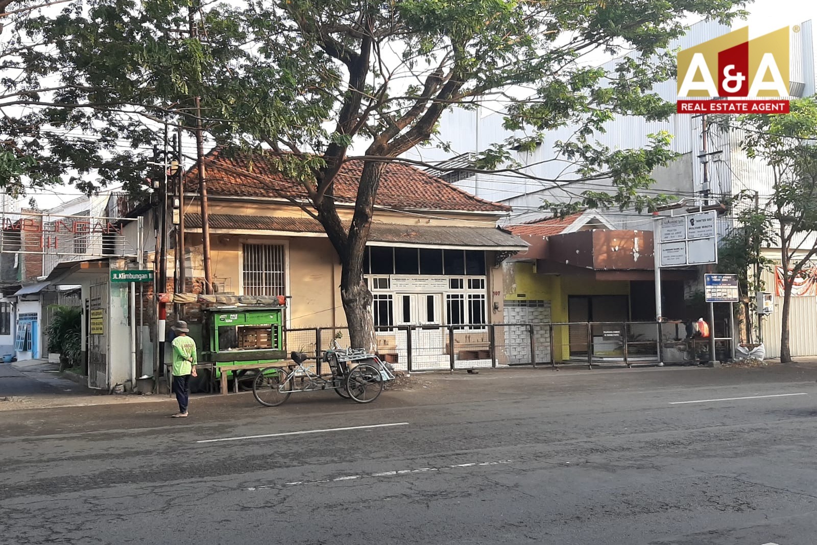 Disewakan Rumah Usaha di Genteng Surabaya - Image 1