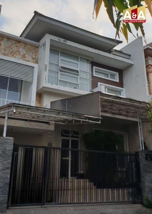Dijual Rumah Stategis di Villa Valencia Surabaya - Image 1