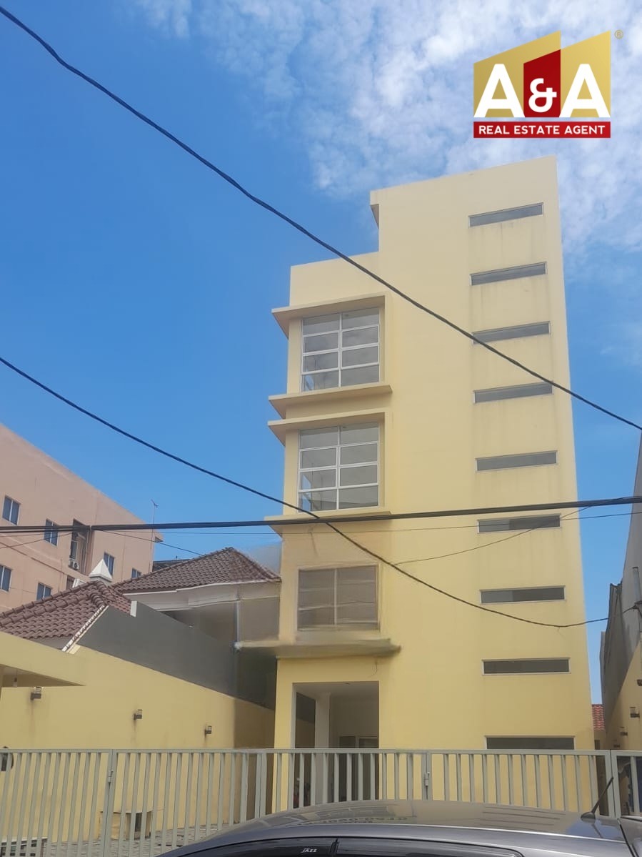 Disewakan Gedung Strategis di Embong Cerme Surabaya - Image 1