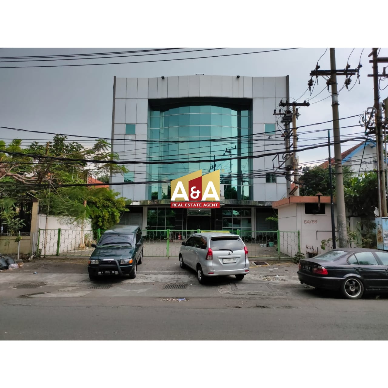 Dijual/disewakan Gedung 3 Lantai Tegalsari Surabaya - Image 1