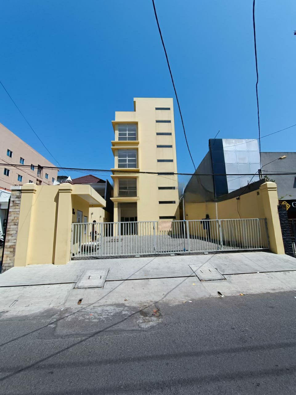 Disewakan gedung 4 lantai pusat kota sby - Image 1