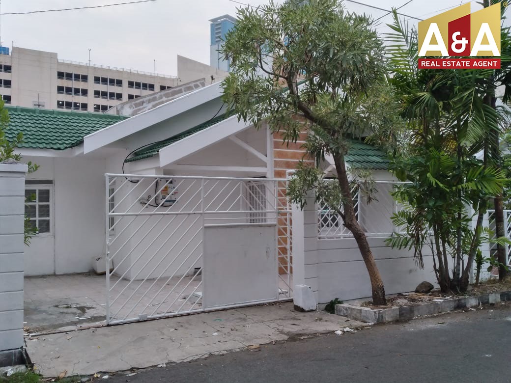 !! Disewakan Rumah Strategis di Wisma Permai Barat Surabaya !! - Image 1