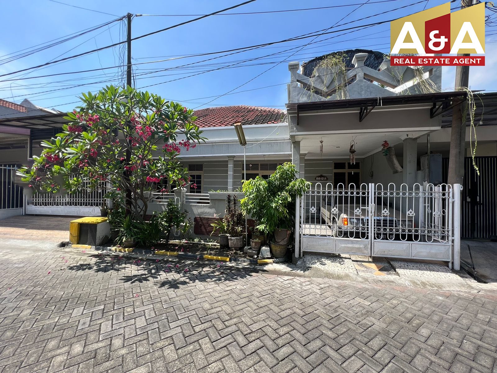 !! Dijual Rumah Strategis di Rungkut Mapan Tengah Surabaya!! - Image 1