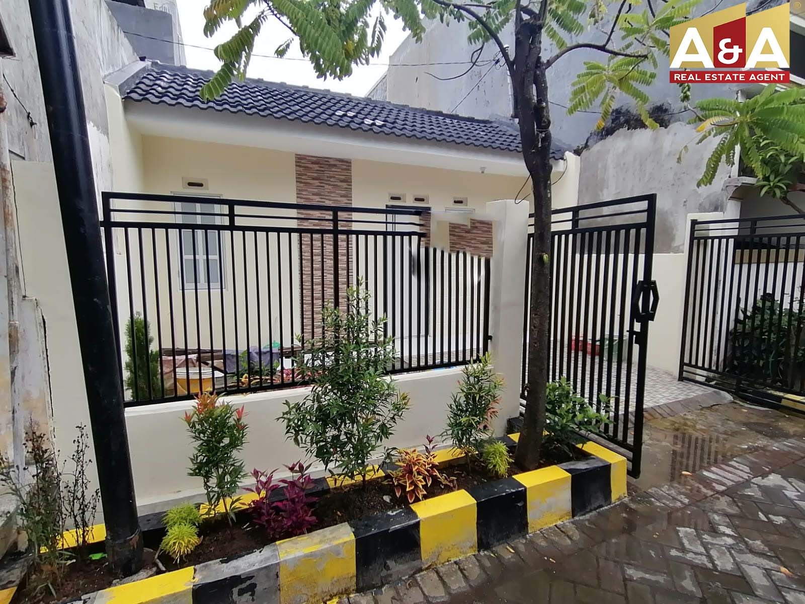 !!Dijual Rumah Strategis di Lembah Harapan Surabaya!! - Image 1
