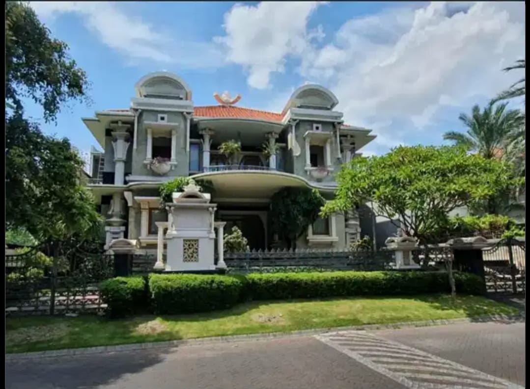 Dijual Rumah Mewah Golf View Graha Family Surabaya Barat - Image 1