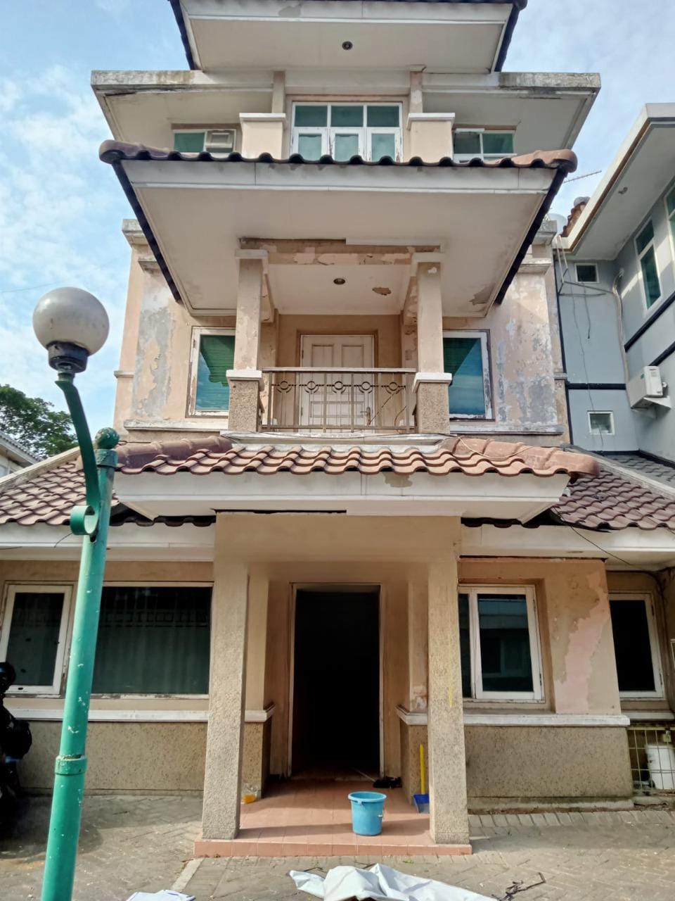 Dijual Ruko Murah Strategis di Ngagel Surabaya - Image 1