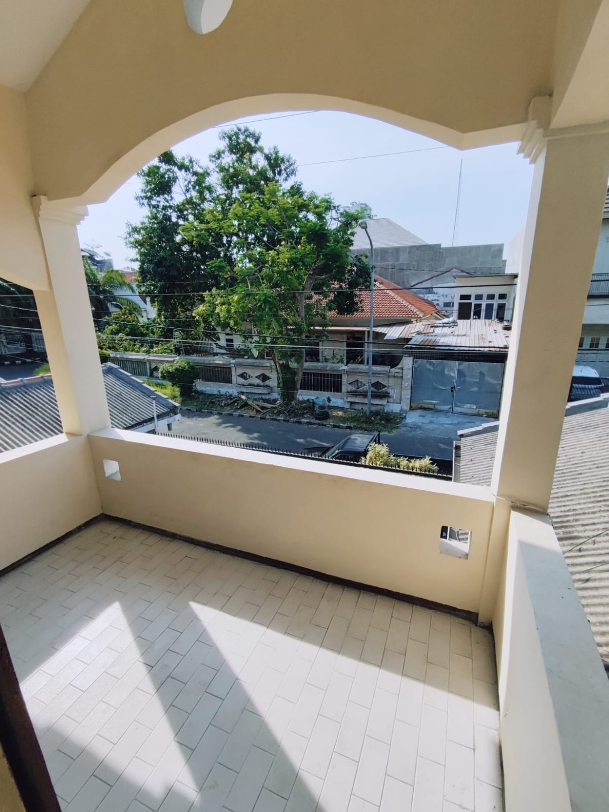 Disewakan Rumah Strategis di Darmo Baru Barat Surabaya - Thumbnail 3