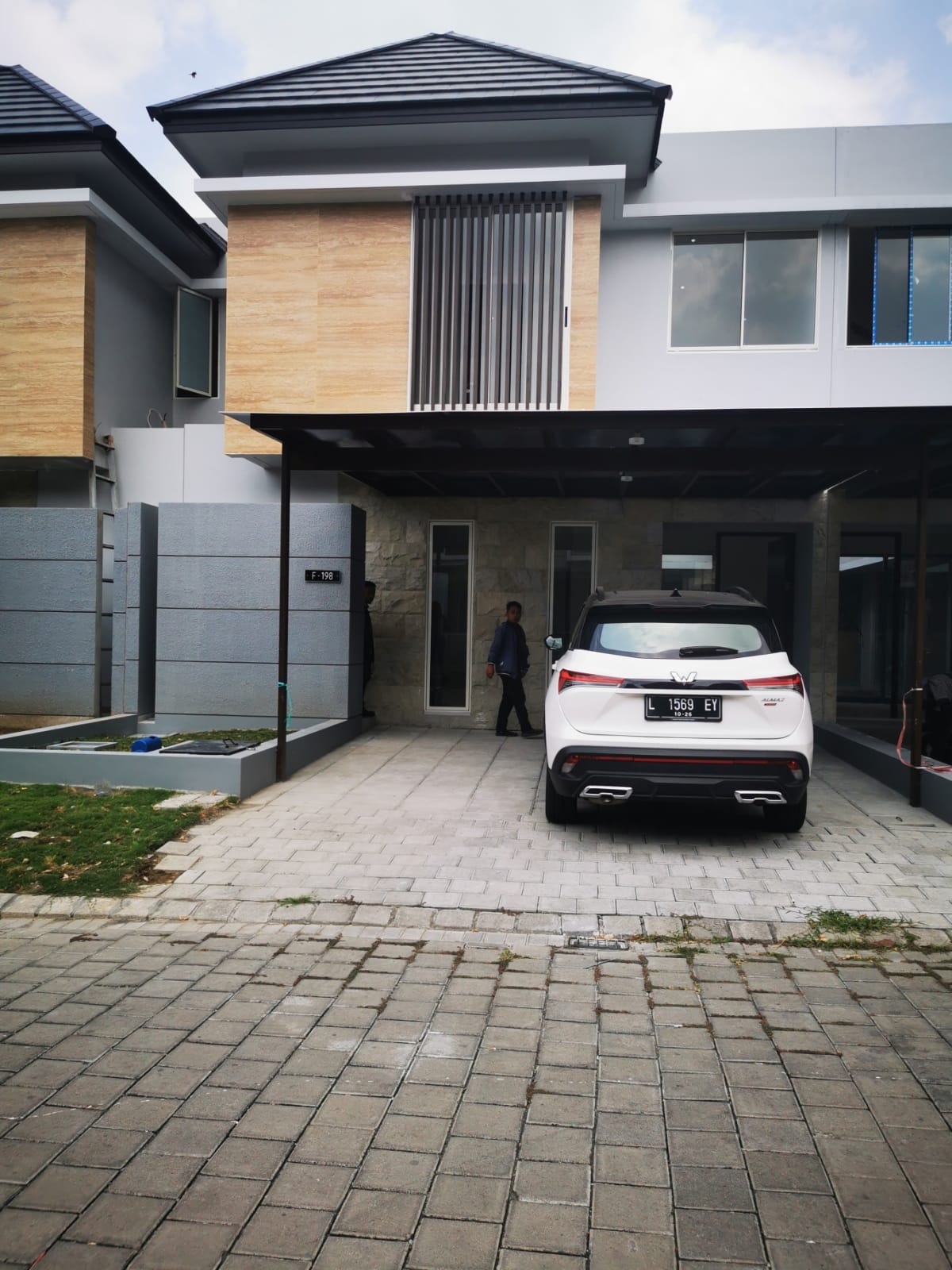 Disewakan Rumah Baru di Surabaya Barat - Image 1