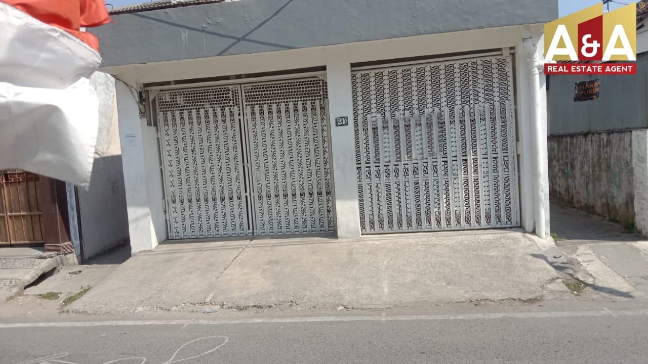 Disewakan Rumah Strategis di Petemon Surabaya - Image 1