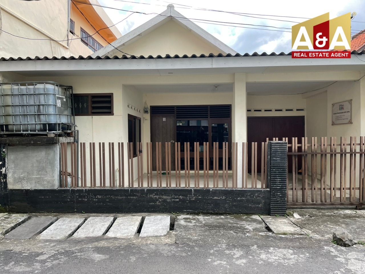 Dijual Rumah Strategis di Grudo Surabaya - Image 1