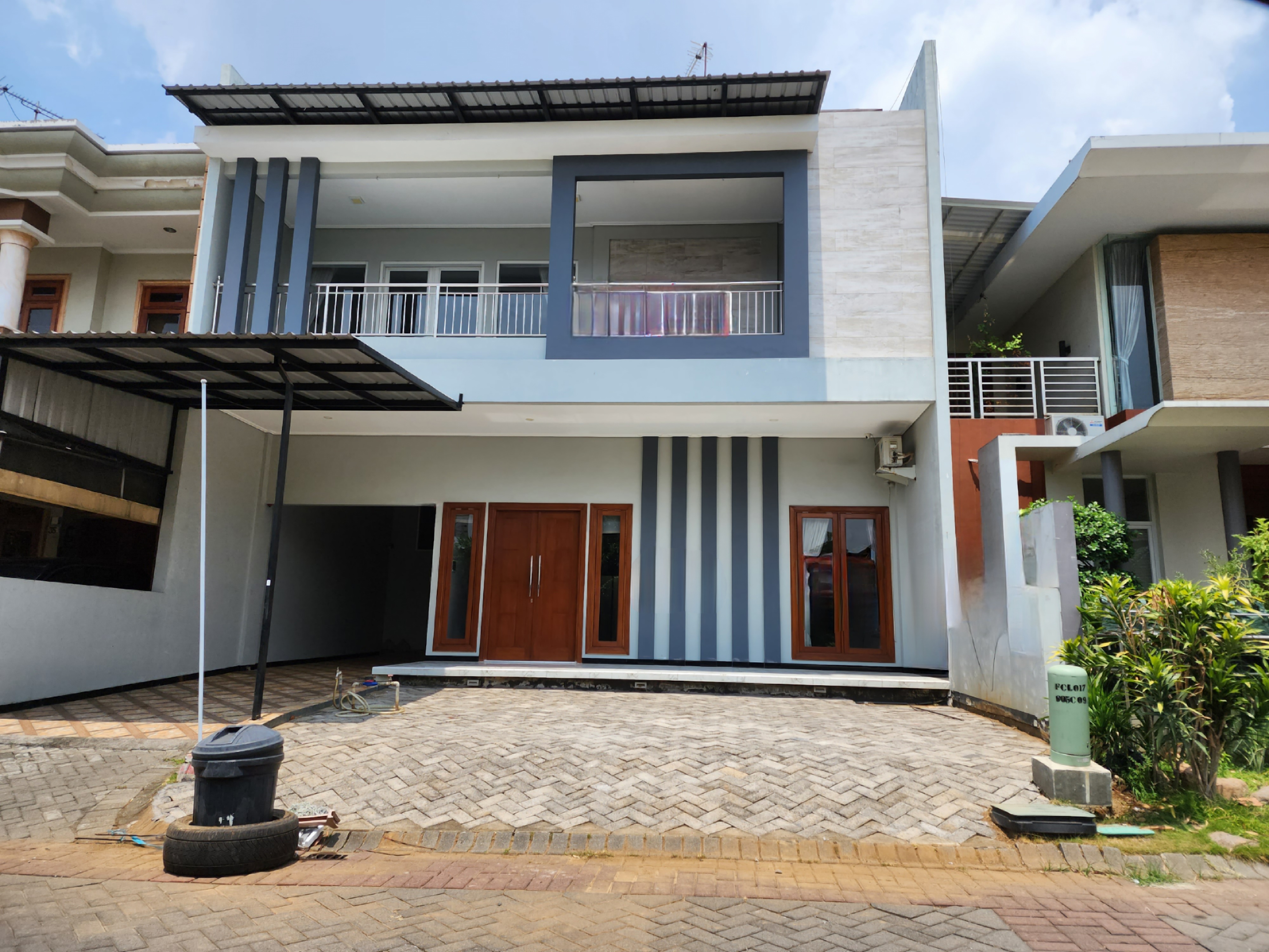 Dijual rumah citraland utama lokasi dekat gwalk dan pakuwon indah - Image 1