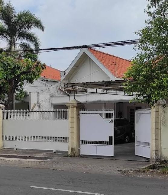 Disewakan Rumah Embong Kemiri Surabaya Pusat - Image 1