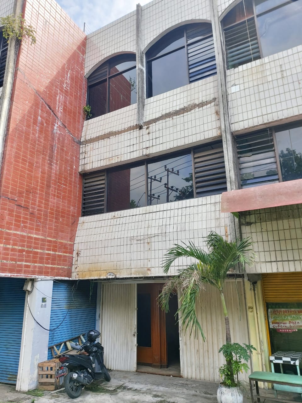 Disewakan / Dijual Ruko Strategis Ambengan Surabaya - Image 1