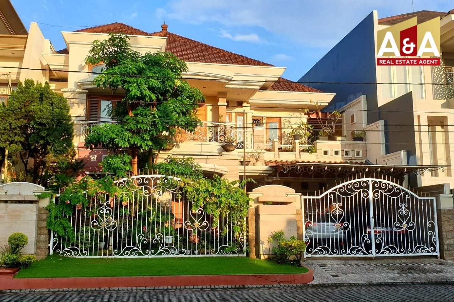 *Dijual Rumah Mewah Galaxy Bumi Permai Surabaya Timur* - Image 1