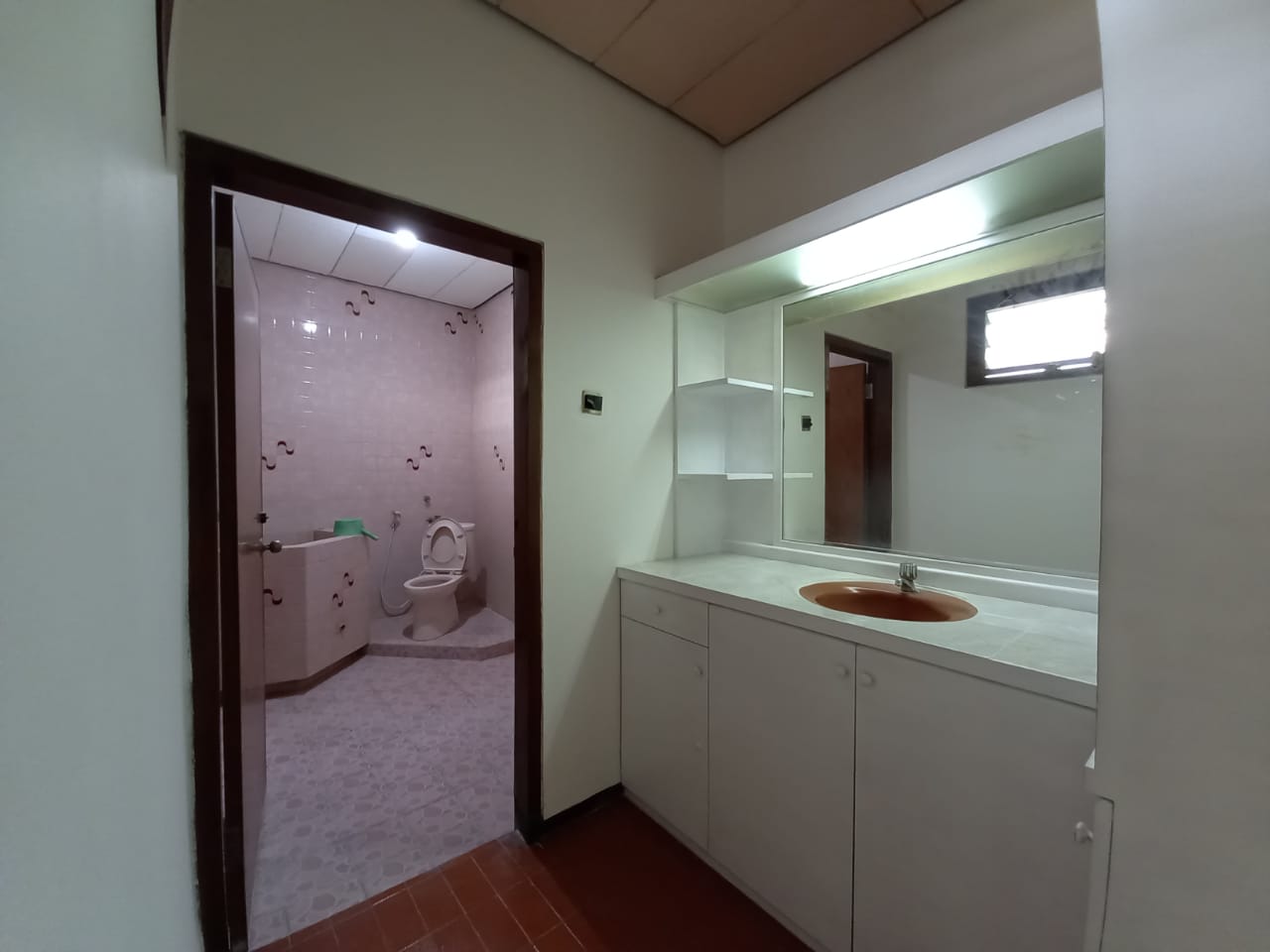 Disewakan Rumah Cantik dan Terawat di Klampis Indah Surabaya Timur - Thumbnail 4