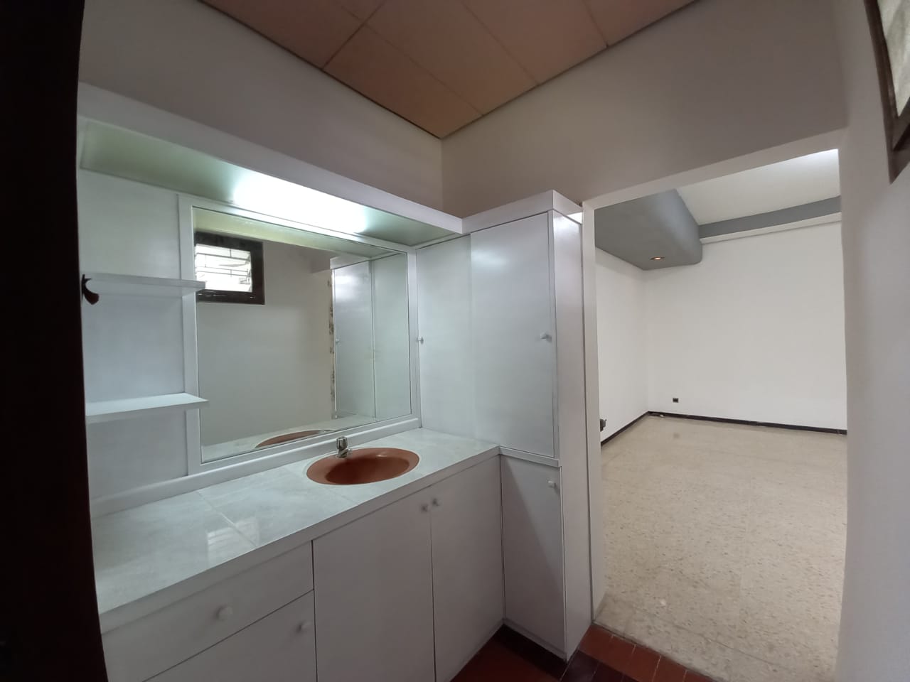 Disewakan Rumah Cantik dan Terawat di Klampis Indah Surabaya Timur - Thumbnail 4