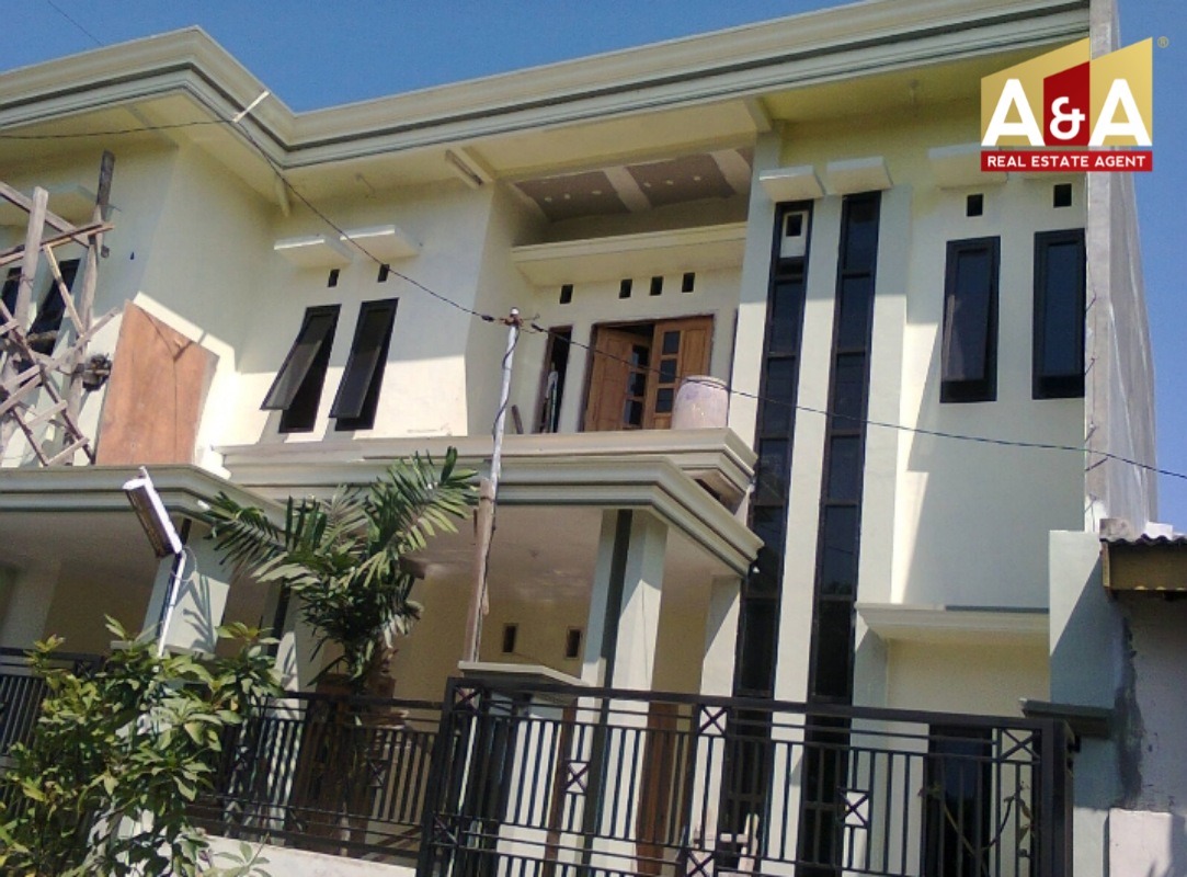 Dijual Rumah 2 Lantai dan 4 Toko Lokasi Strategis Wilayah Waru Sidoarjo - Image 1