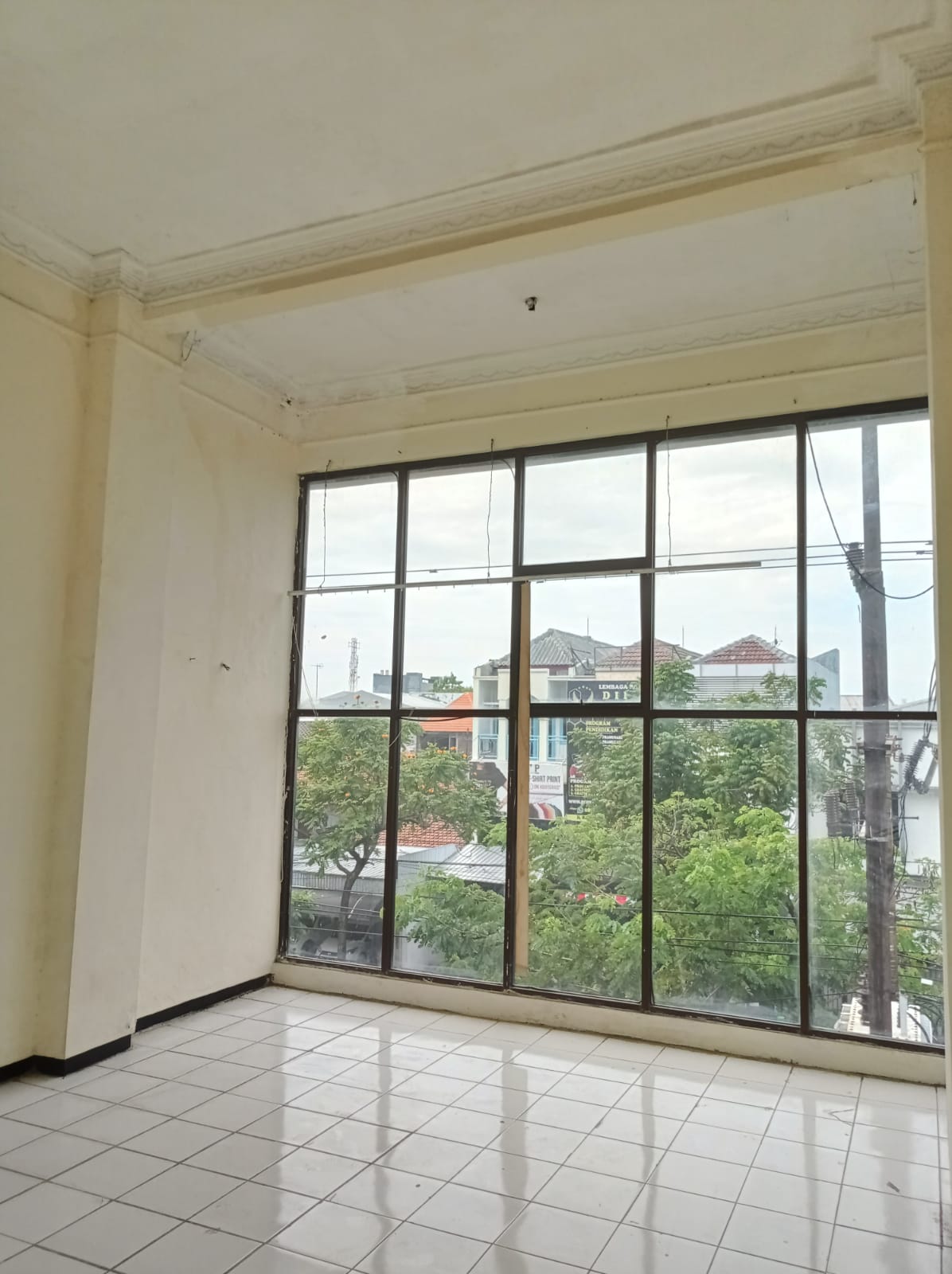 Disewakan Ruko Lokasi Strategis Bratajaya Surabaya Timur - Image 1