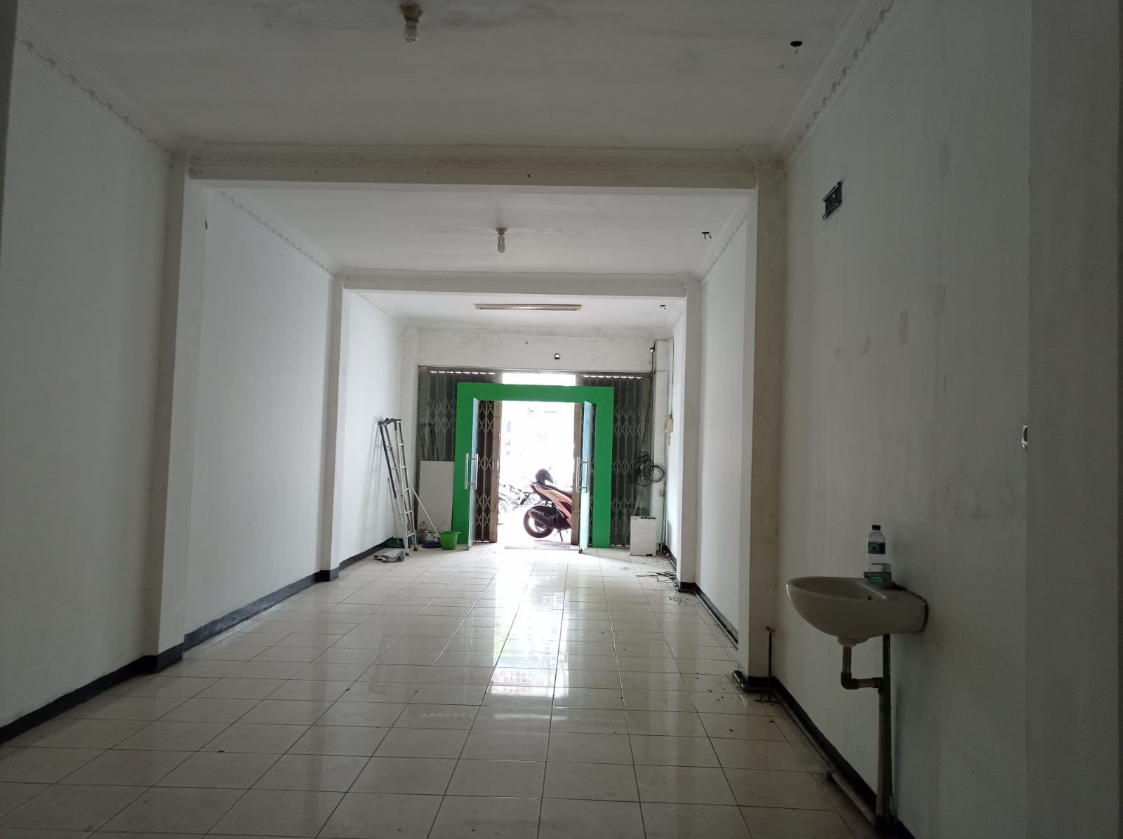 Disewakan Ruko Lokasi Strategis Bratajaya Surabaya Timur - Thumbnail 4