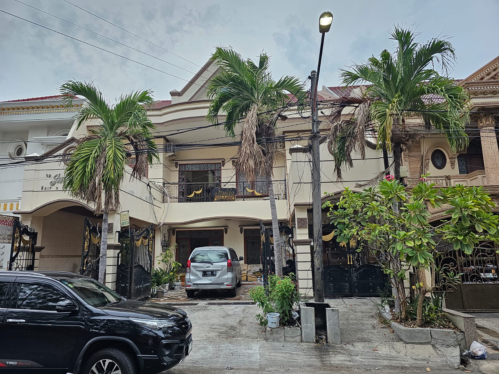 Disewakan Rumah Usaha Lokasi Komersil di Wilayah Nginden Intan - Image 1