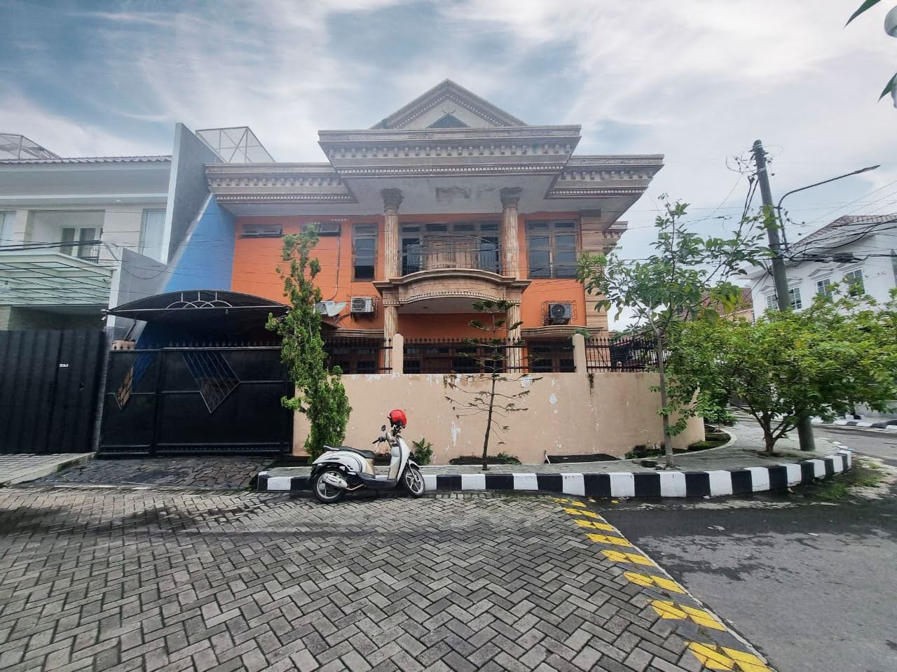 Dijual Rumah Mewah Surabaya Timur Sutorejo Prima - Image 1