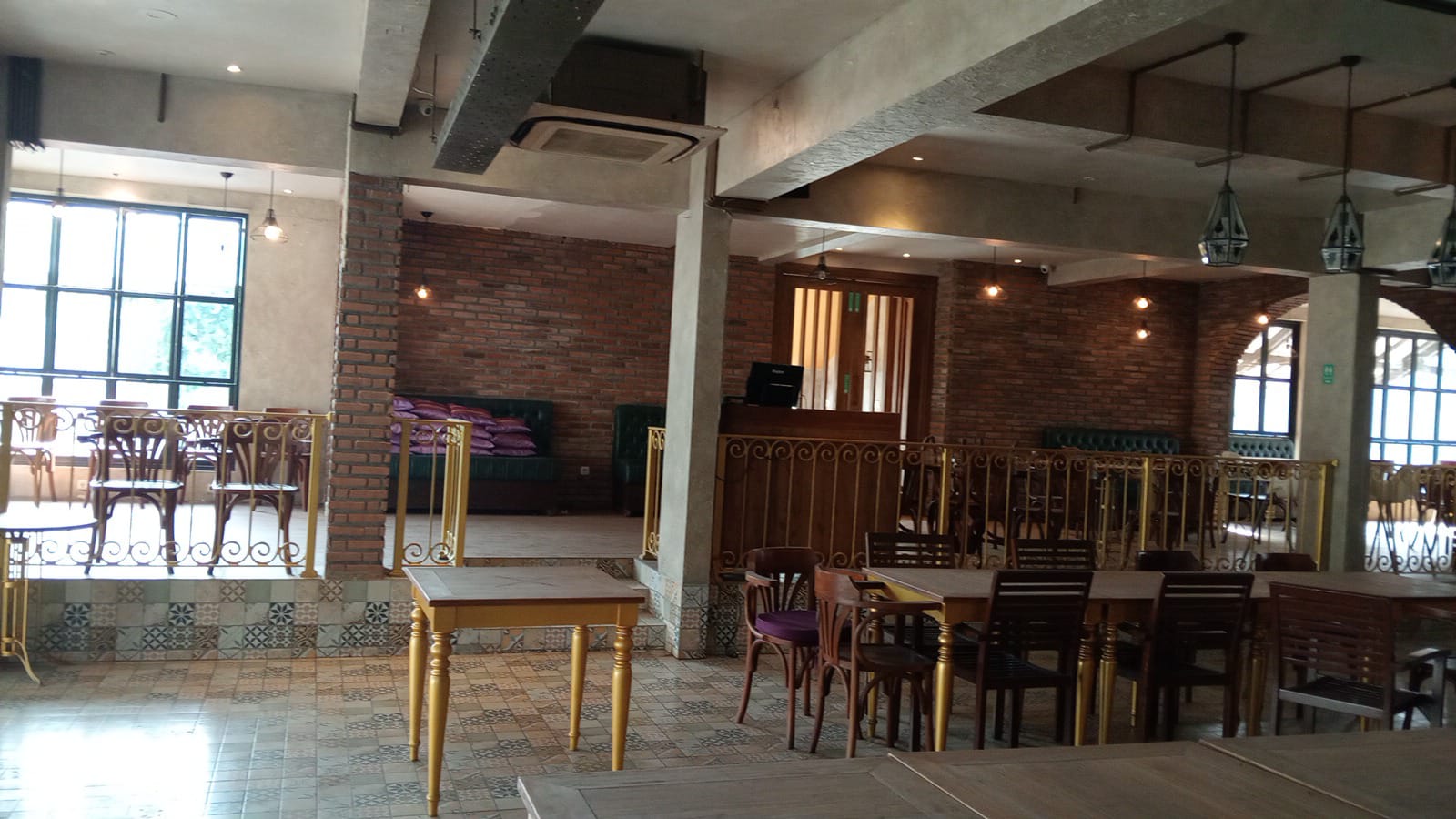 Dijual/Disewakan Ruko Strategis Ex Restoran Raya Kupang Baru Surabaya Barat - Thumbnail 2