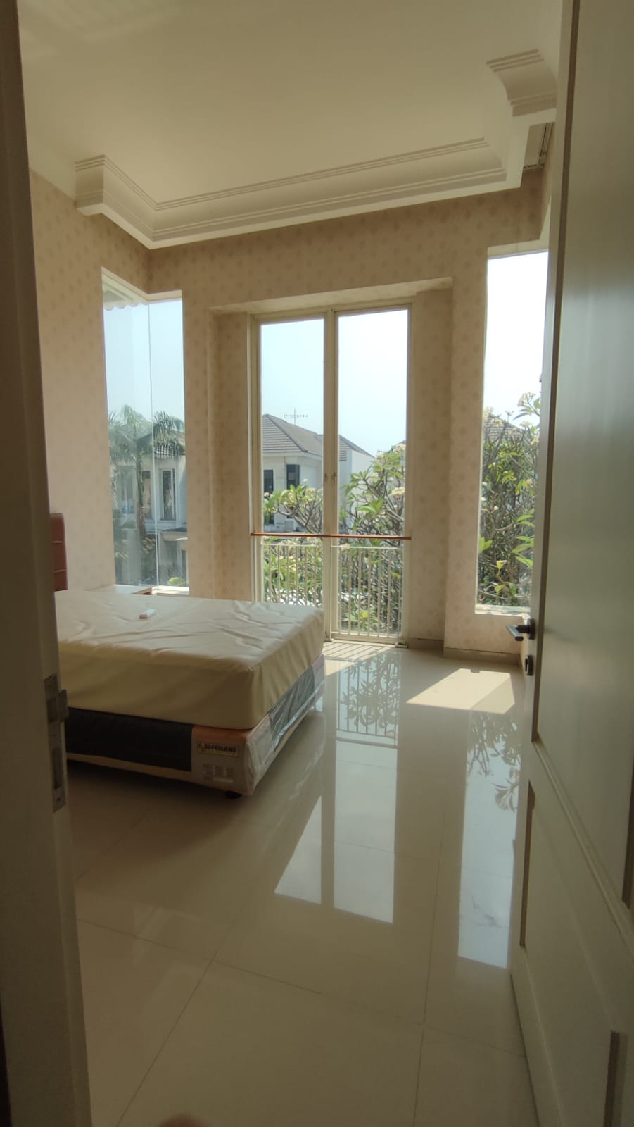 Sewa Rumah Villa Bukit Regency 2, Pakuwon Indah Surabaya - Thumbnail 2