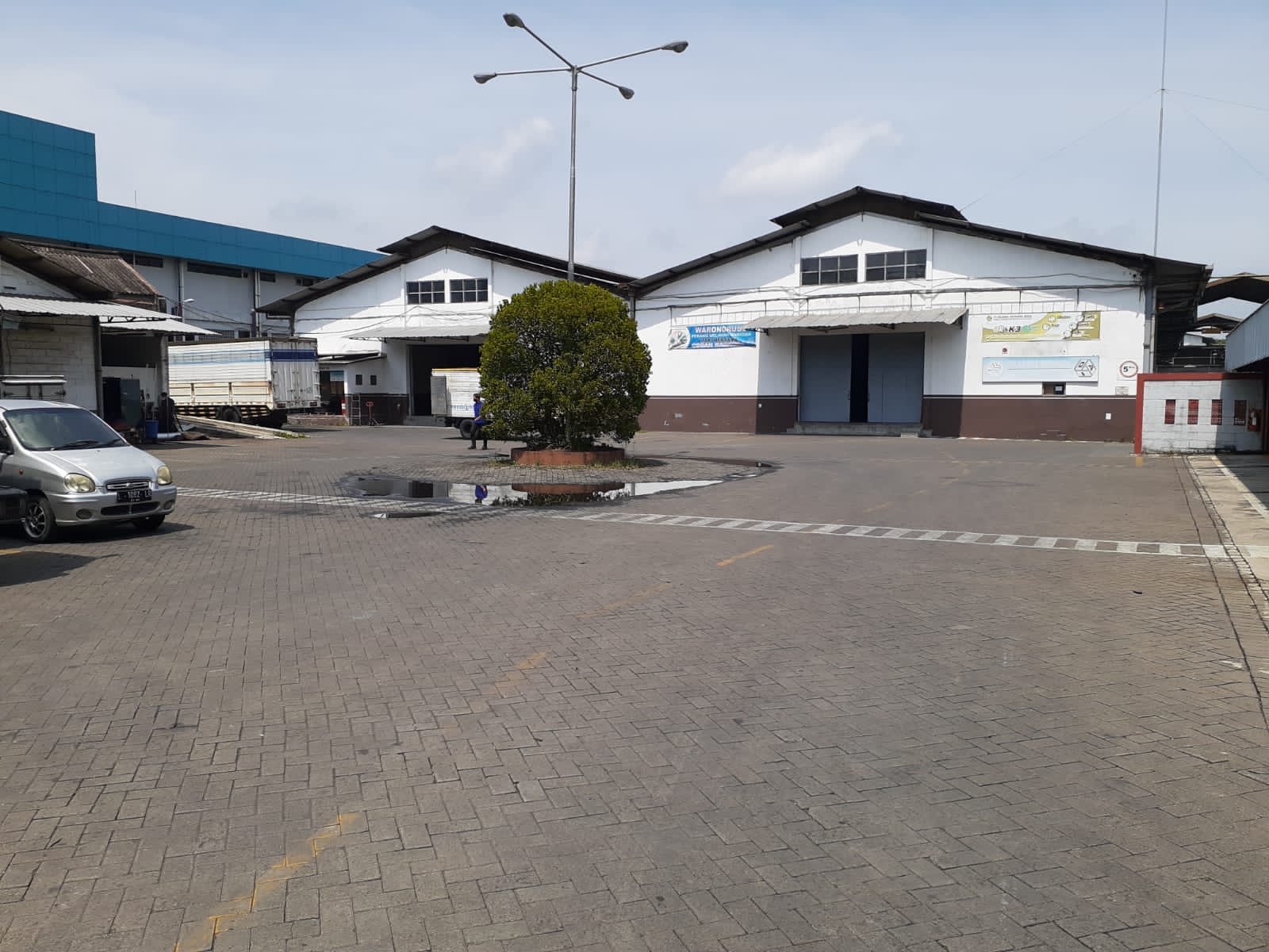 Dijual / Disewakan Cepat Gudang Margomulyo - Image 1