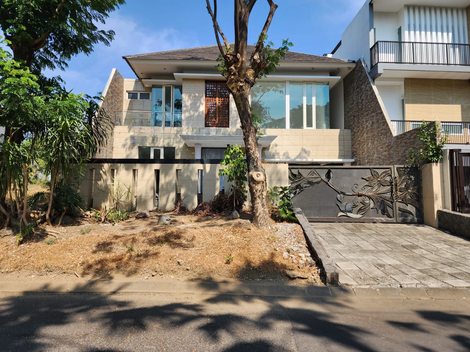 Disewakan Rumah Minimalis Luar Cluster Grand Eastwood Citraland - Image 1