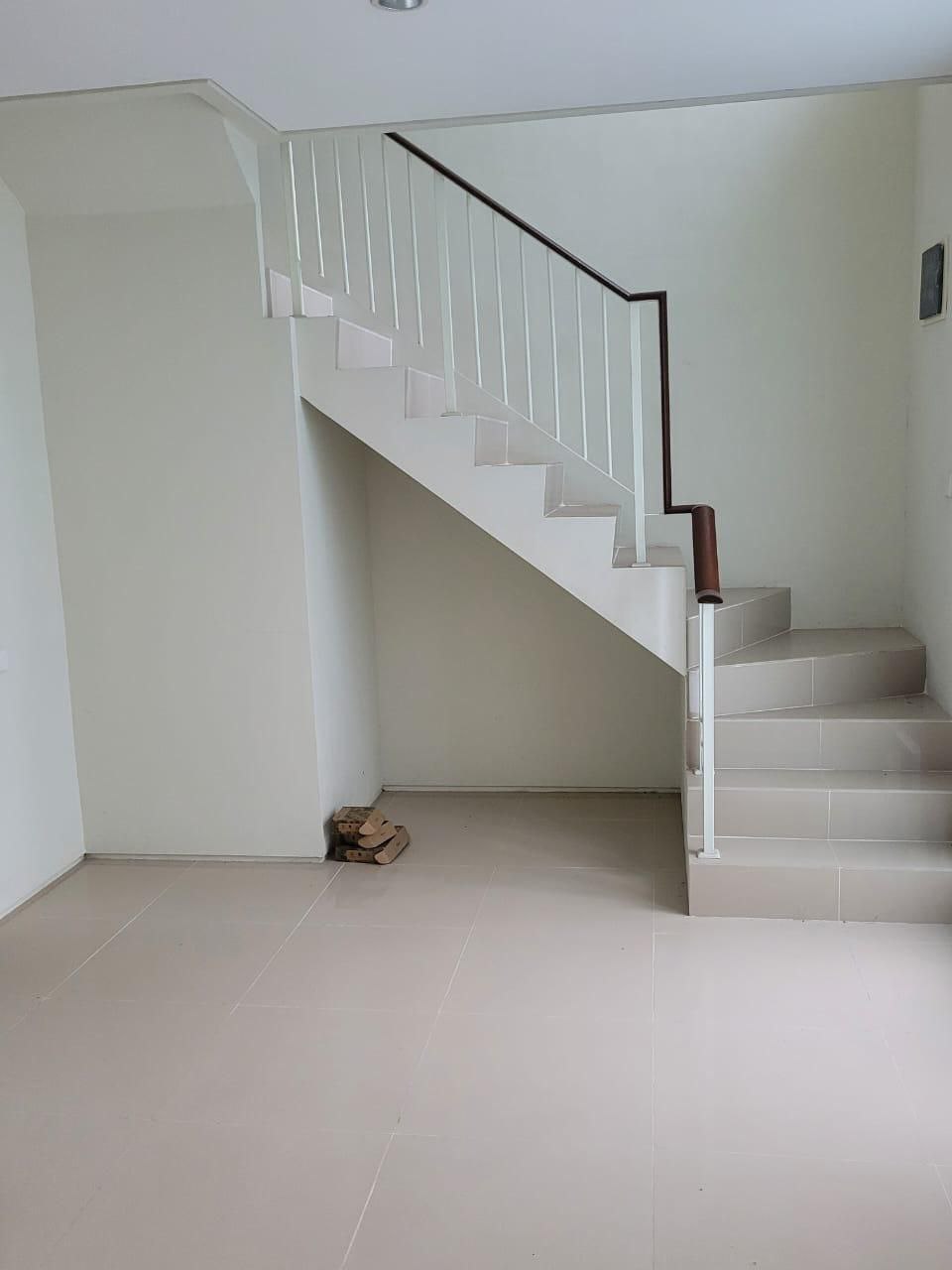 Disewakan Rumah Minimalis Northwest Lake Citraland Surabaya Barat - Thumbnail 2