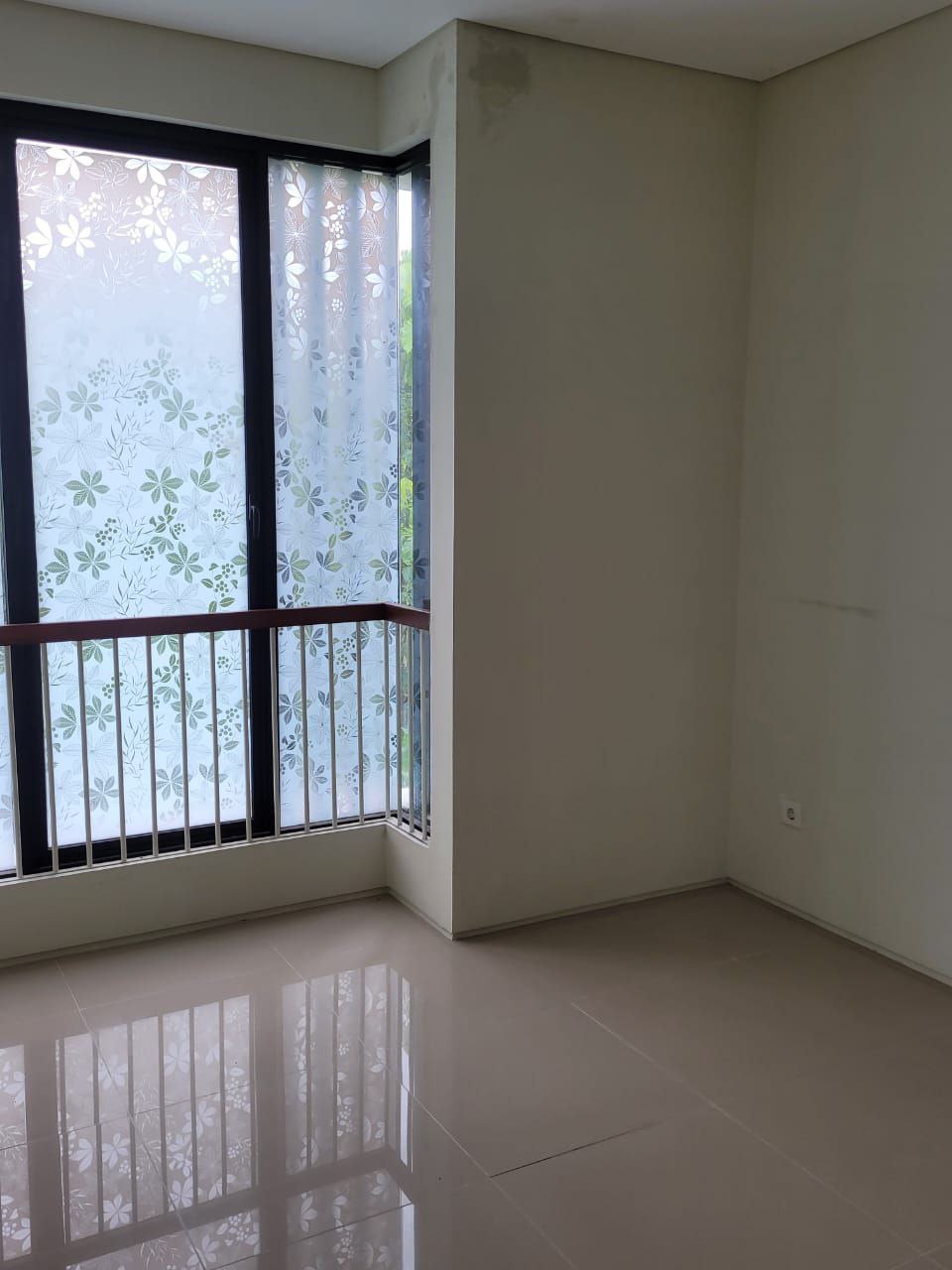 Disewakan Rumah Minimalis Northwest Lake Citraland Surabaya Barat - Thumbnail 3