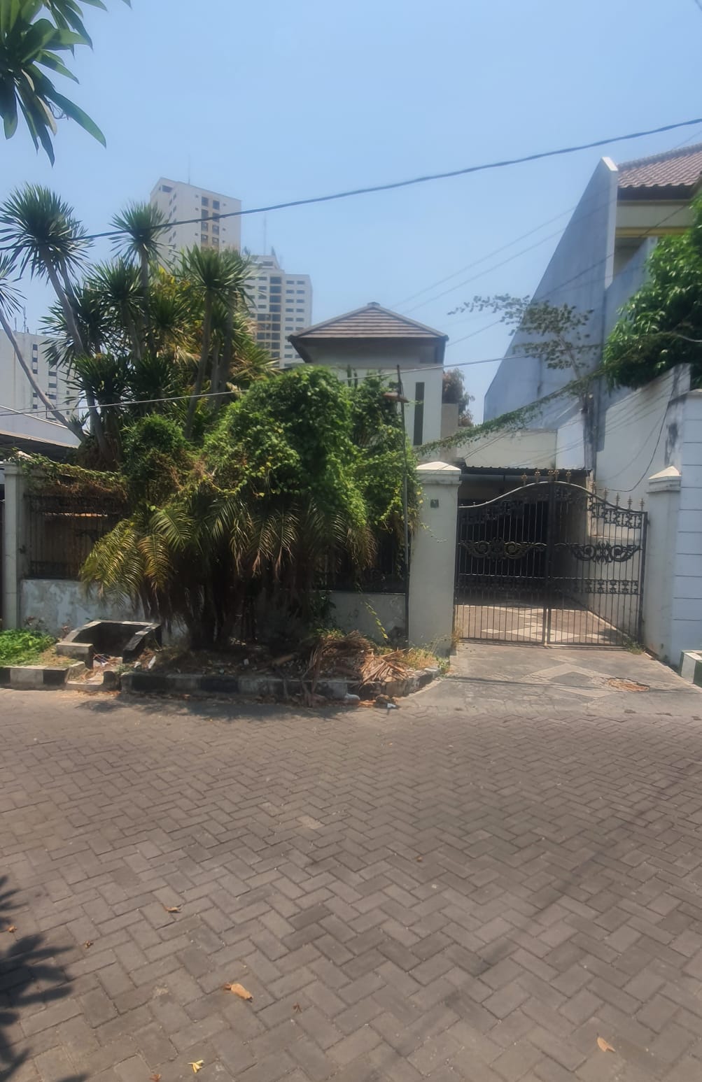 Rumah strategis ngagel jaya utara - Image 1