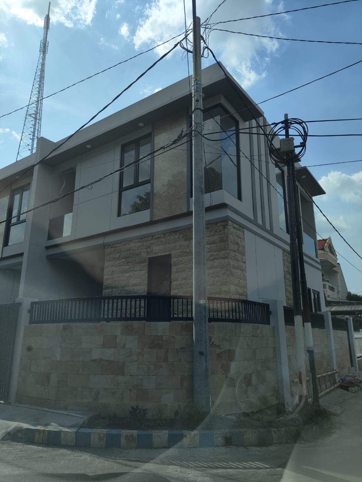 Dijual Rumah Simpang Darmo Permai Selatan Type Nassim - Image 1