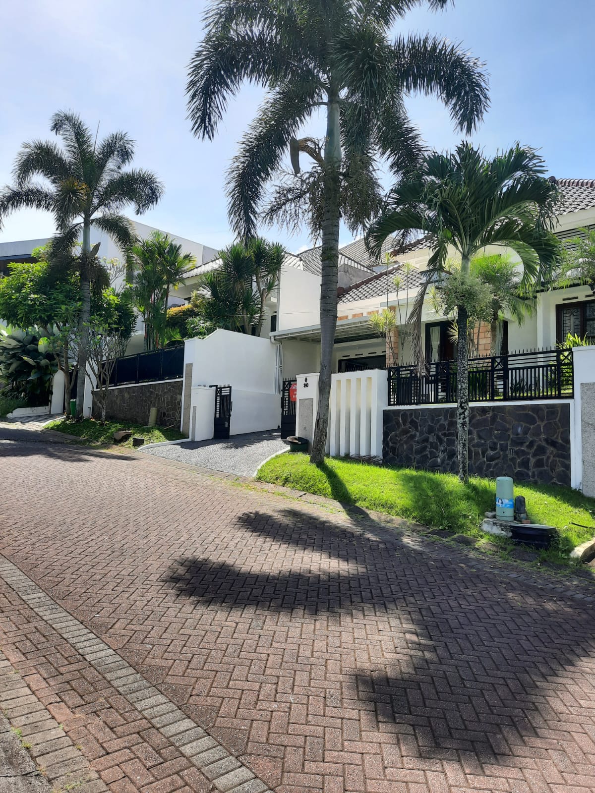 Disewakan Rumah Cantik dan Terawat di Villa Puncak Tidar Malang - Thumbnail 2