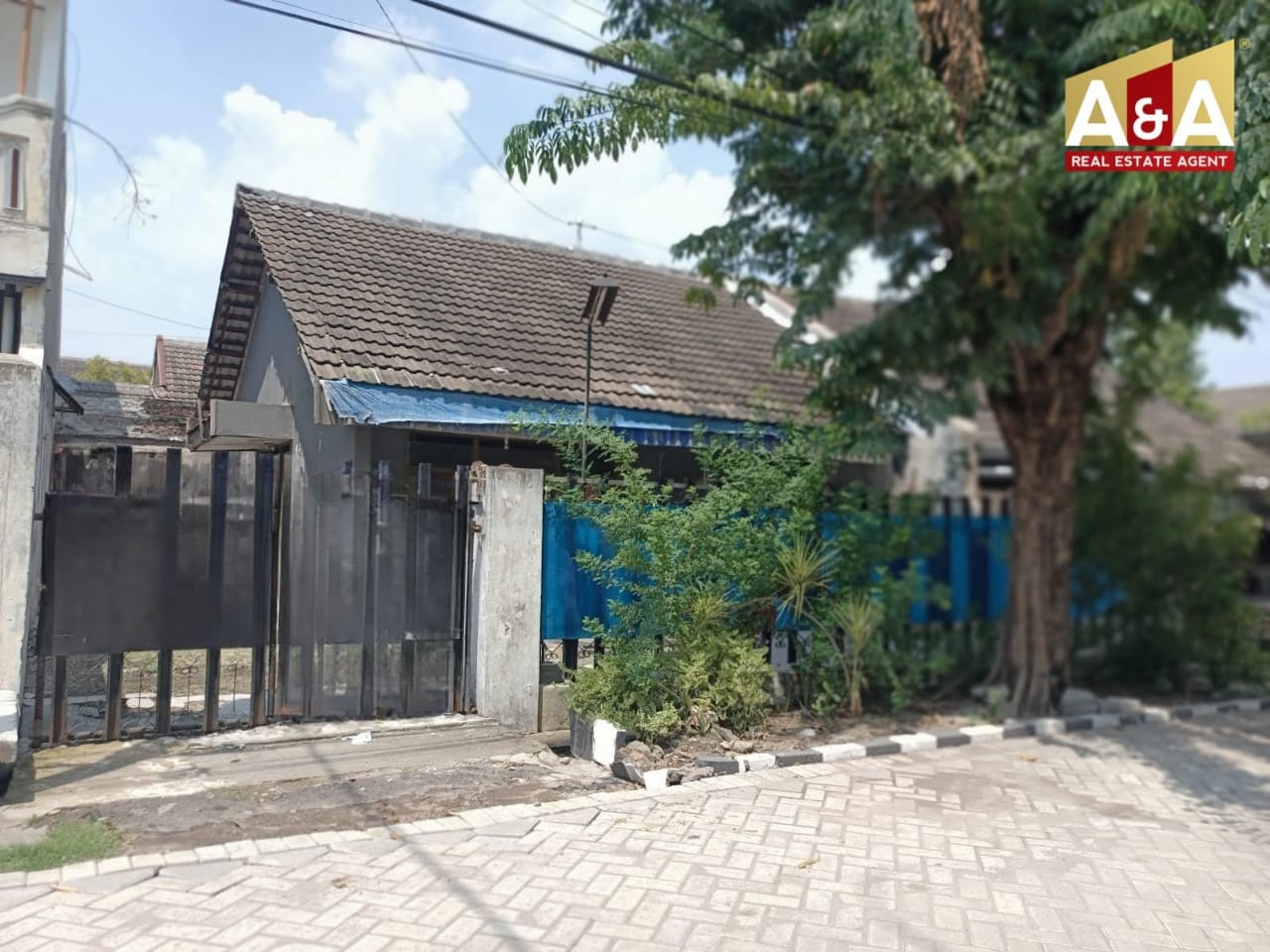 Dijual Cepat Rumah Lokasi Strategis Babatan Pilang Surabaya Barat - Image 1