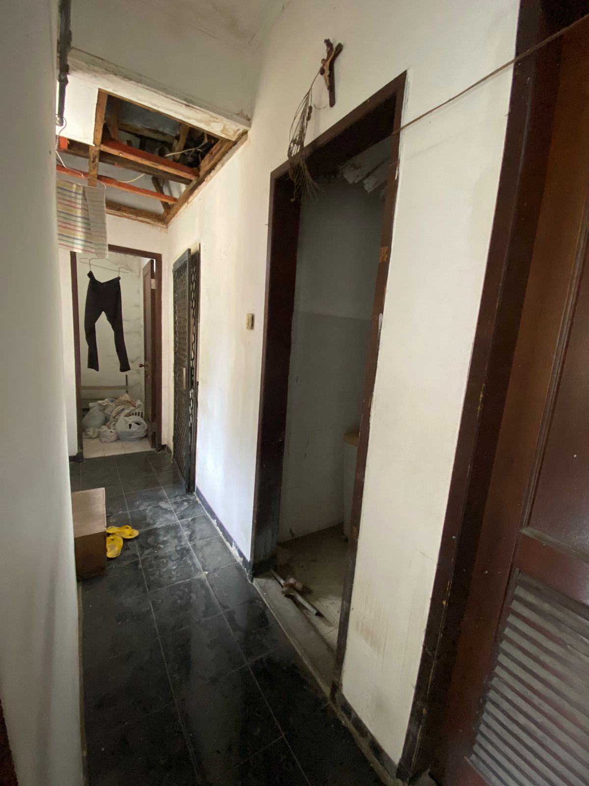 Dijual Rumah Lokasi Strategis di Taman Puspa Raya Citraland Surabaya Barat - Thumbnail 3