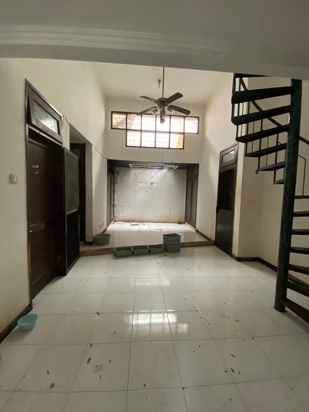 Dijual Rumah Lokasi Strategis di Taman Puspa Raya Citraland Surabaya Barat - Thumbnail 2