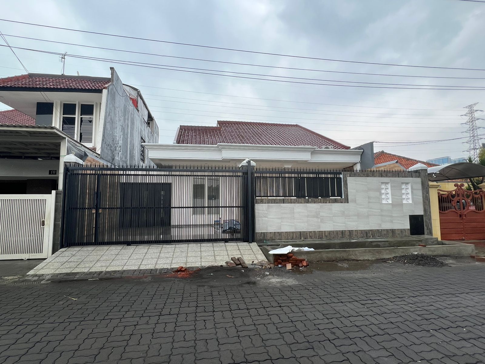 Dijual Rumah Baru Mewah Dharmahusada Utara Surabaya Timur - Image 1