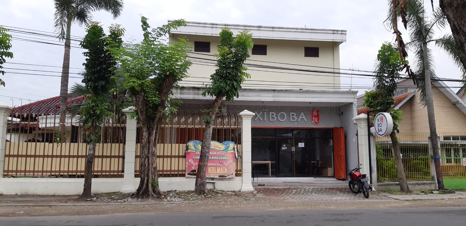 Dijual Rumah Mewah Siap Huni Full Furnished Jaksa Agung Kota Bojonegoro - Thumbnail 2
