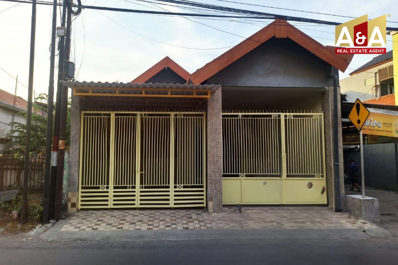 Disewakan Rumah Cocok untuk Kantor atau Usaha di Bibis Karah Surabaya Selatan - Image 1