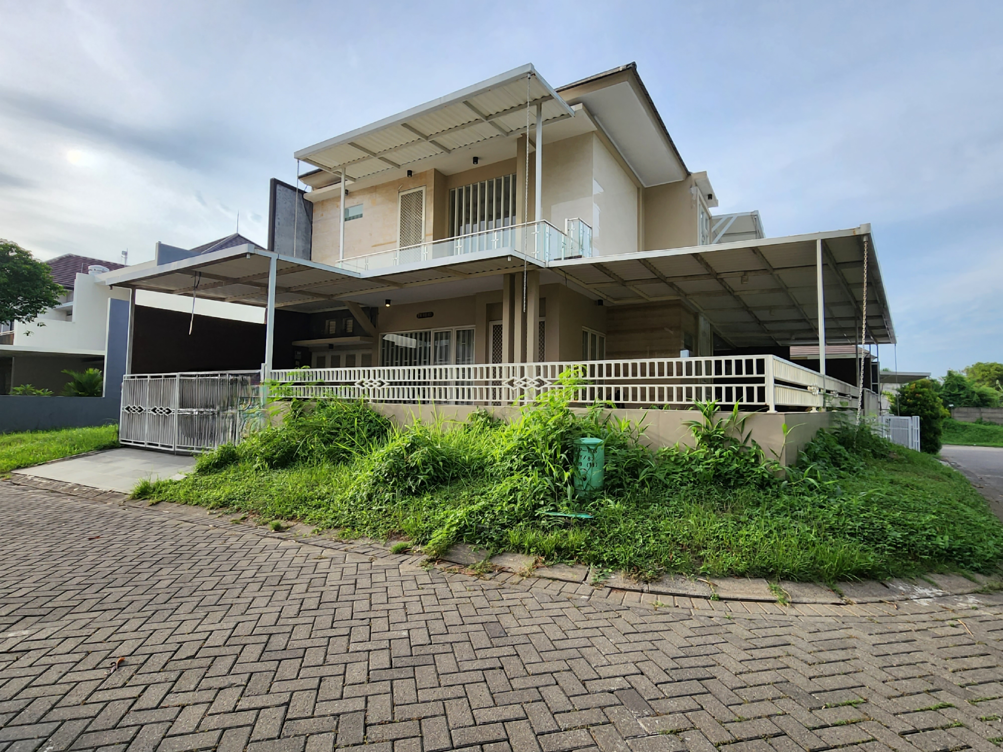 Dijual Rumah Grandeastwood Citraland Surabaya Barat - Image 1
