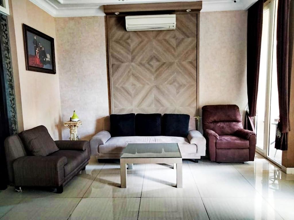 Dijual rumah Pakuwon Indah Surabaya Barat - Image 1