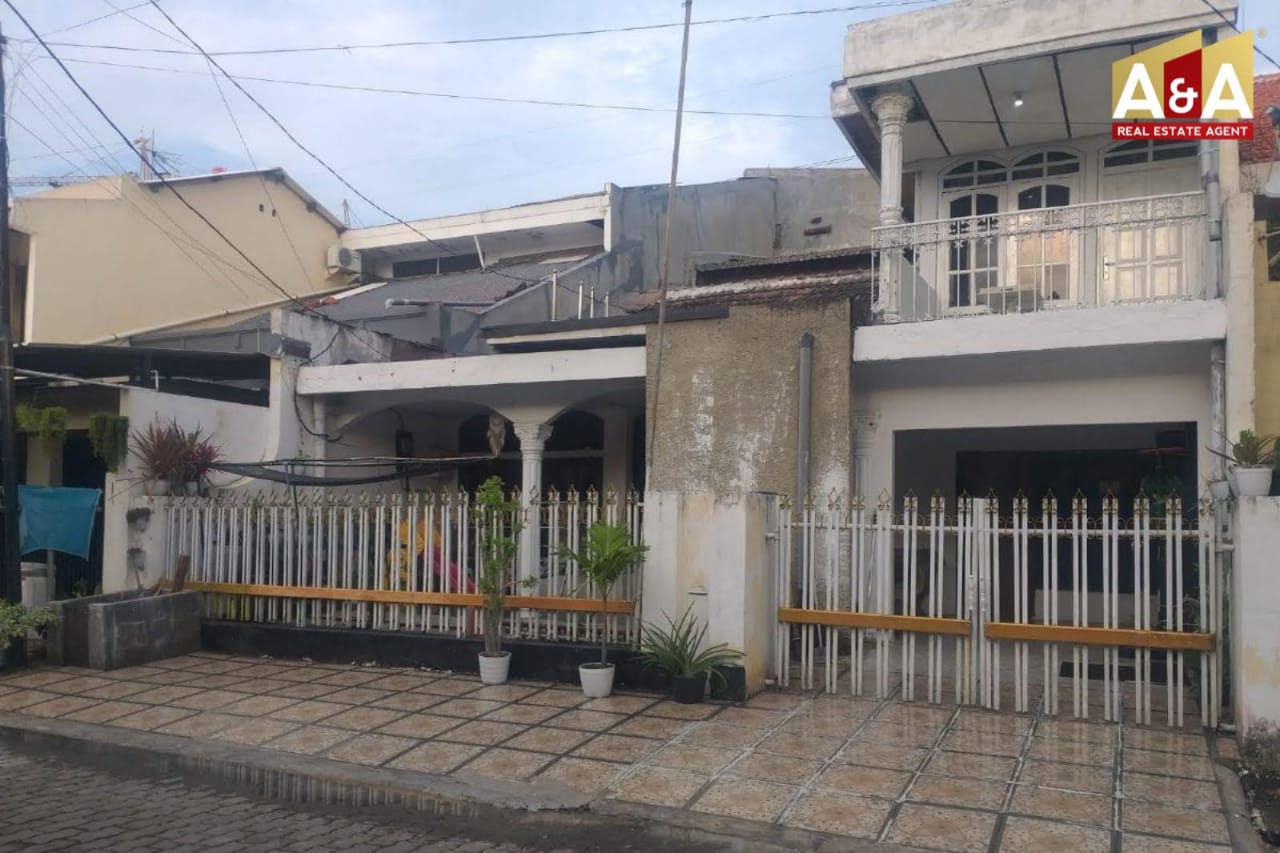 Dijual Murah Rumah 2 Lantai Lokasi Strategis di Tenggilis Mejoyo Surabaya Timur - Image 1