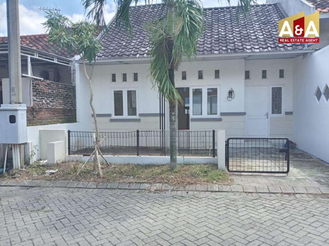 Disewakan Rumah Strategis Bukit Palma Surabaya Barat - Image 1