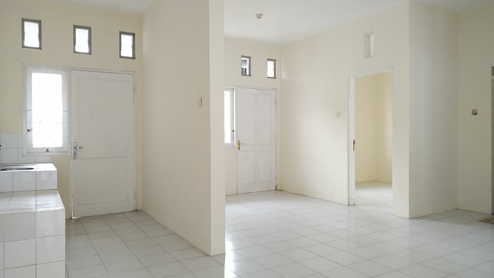 Disewakan Rumah Strategis Bukit Palma Surabaya Barat - Thumbnail 3