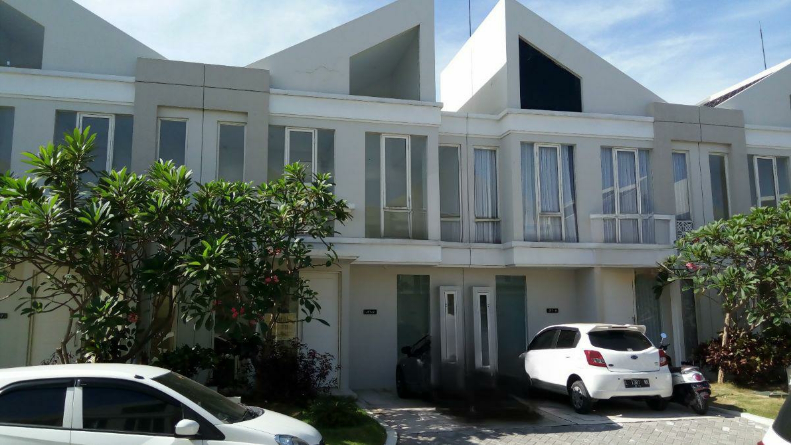 Rumah grand pakuwon sby barat - Image 1
