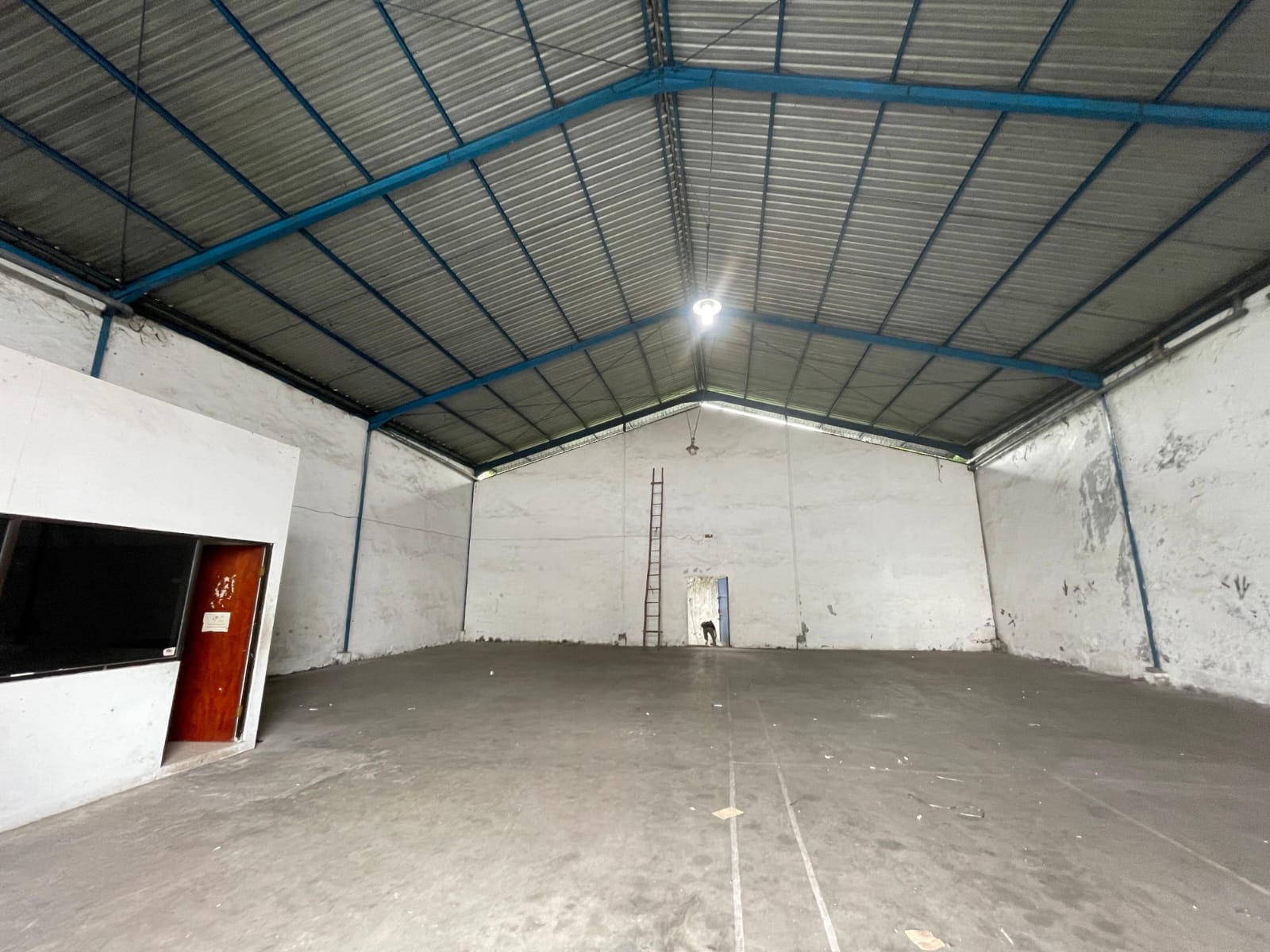 Disewakan Gudang Strategis Margomulyo Wilayah Surabaya Barat - Image 1